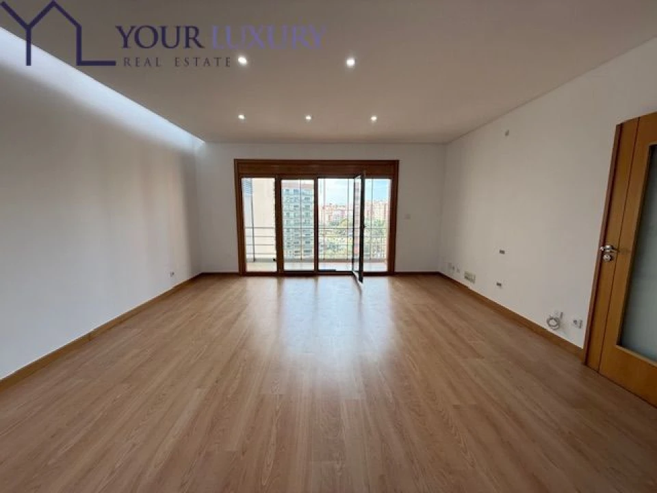 Apartamento T3 para Venda em Odivelas Foto 1