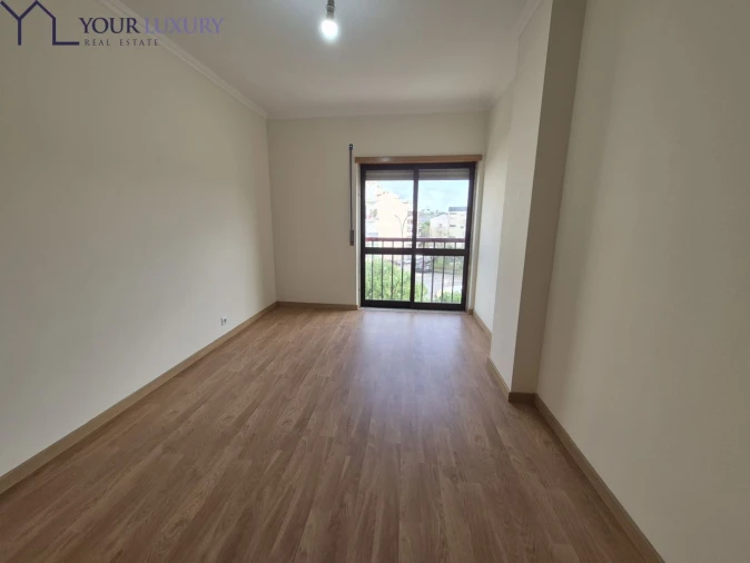 Apartamento T3 para Venda em Rio de Mouro Foto 28