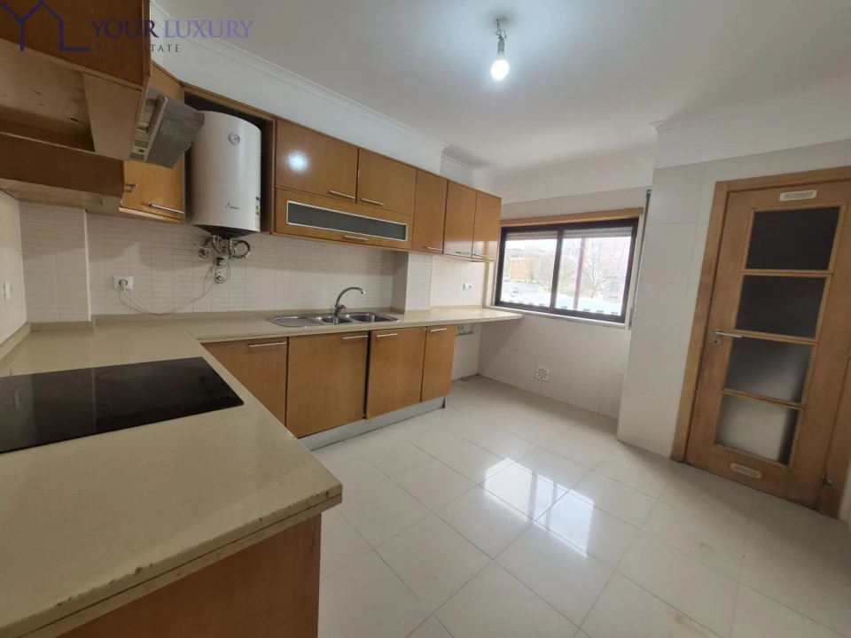 Apartamento T3 para Venda em Rio de Mouro Foto 1