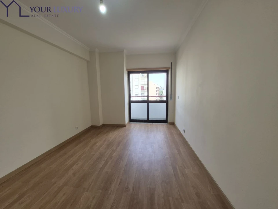 Apartamento T3 para Venda em Rio de Mouro Foto 32