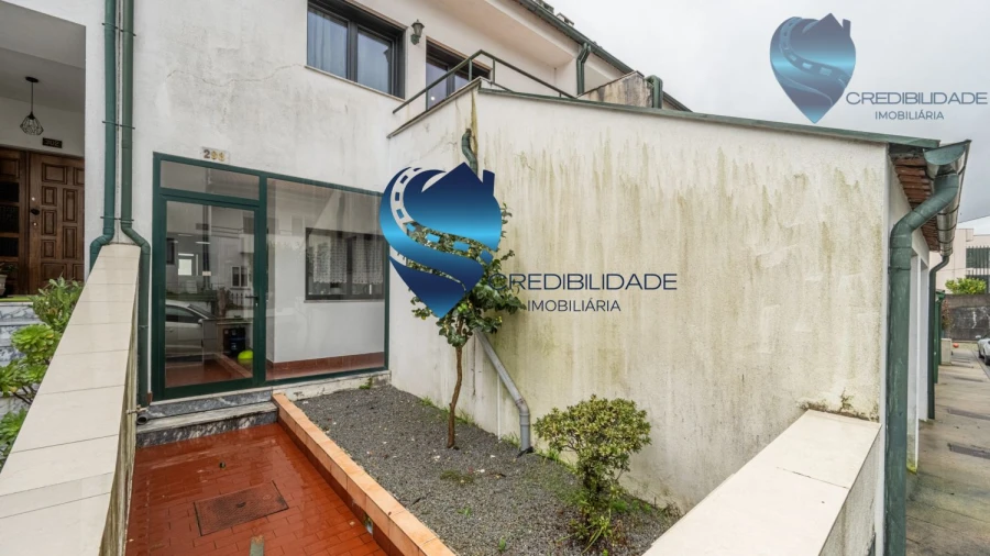 Moradia T3 para Venda em Azurem Foto 3