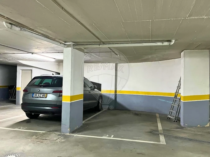 Apartamento T3 para Venda em Carnide Foto 11