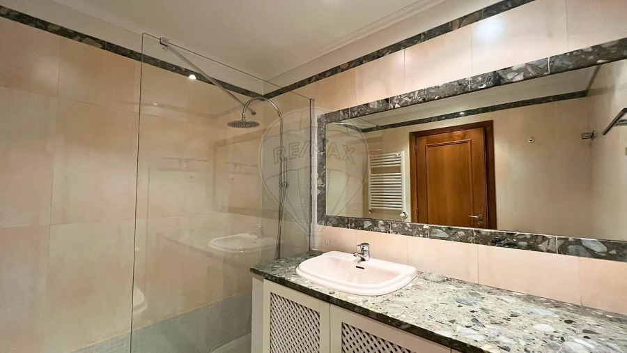 Apartamento T3 para Venda em Carnide Foto 19