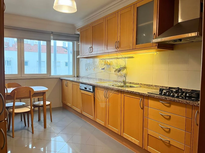 Apartamento T3 para Venda em Carnide Foto 7