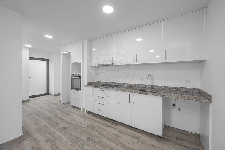 Moradia T1 para Arrendamento em Ramada e Caneças Foto 11