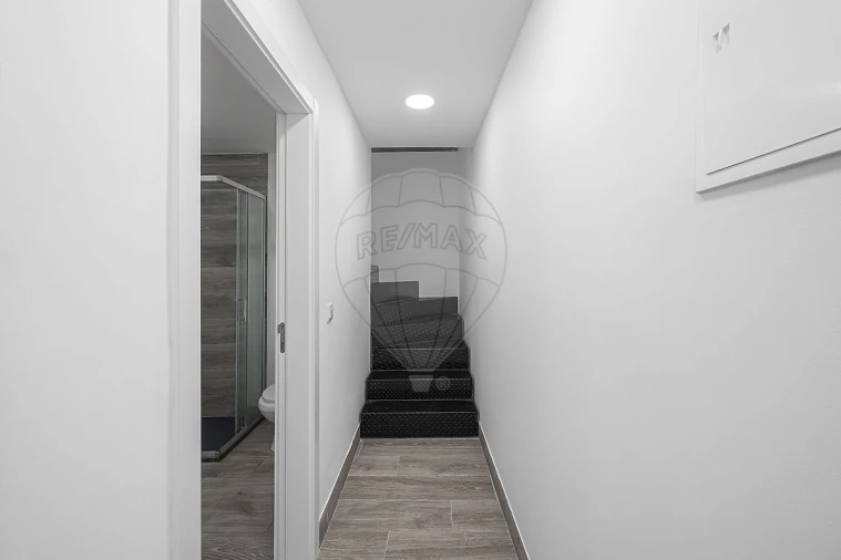 Moradia T1 para Arrendamento em Ramada e Caneças Foto 8