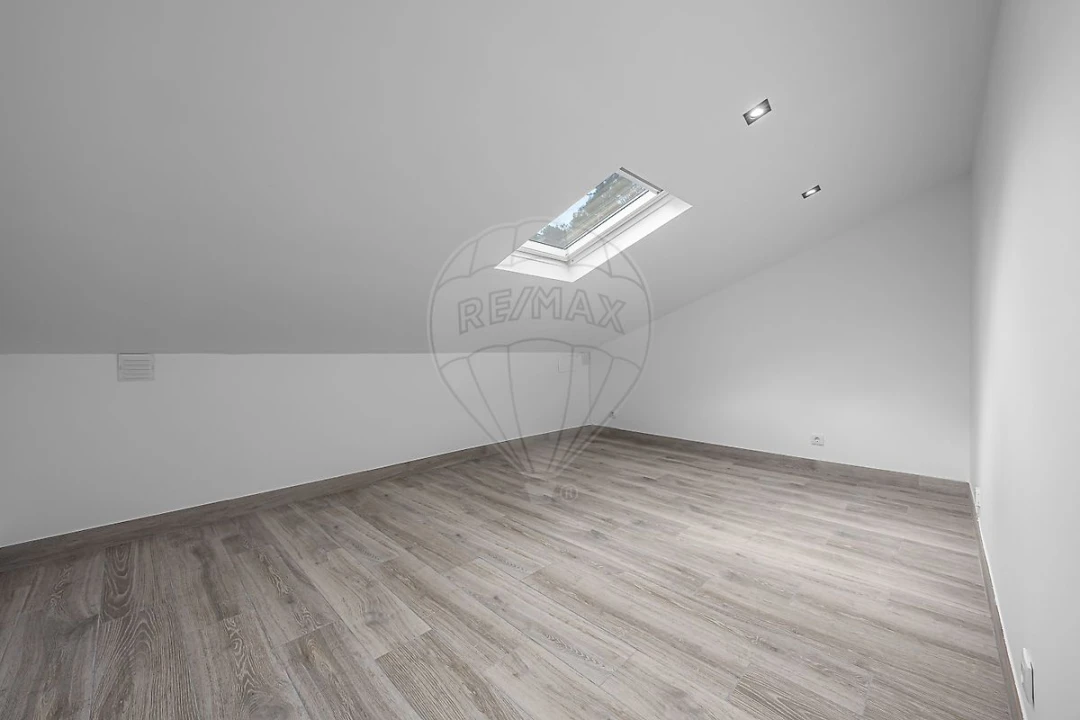 Moradia T1 para Arrendamento em Ramada e Caneças Foto 1