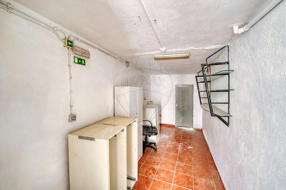 Loja para Arrendamento em Marvila, Ribeira Santarém, São Salvador, São Nicolau Foto 1