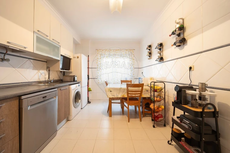 Apartamento T3 para Venda em Carregado e Cadafais Foto 2