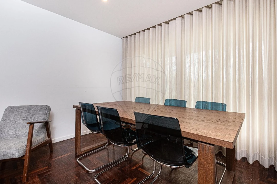 Apartamento T3 para Arrendamento em Lumiar Foto 3