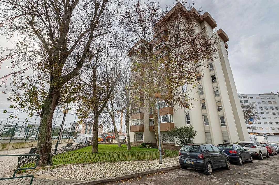 Apartamento T3 para Arrendamento em Lumiar Foto 14