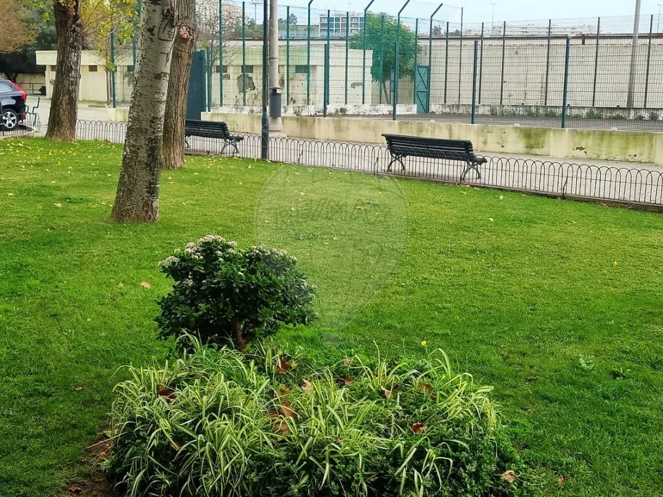 Apartamento T3 para Arrendamento em Lumiar Foto 1