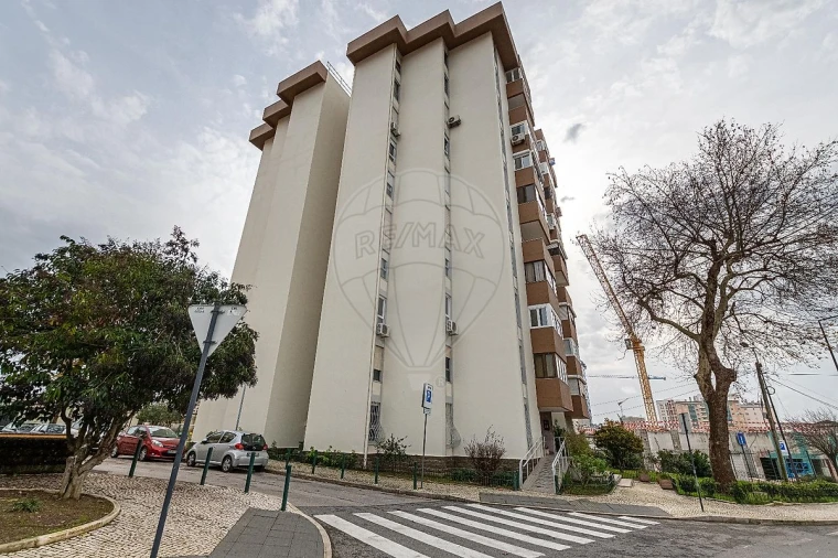 Apartamento T3 para Arrendamento em Lumiar Foto 17