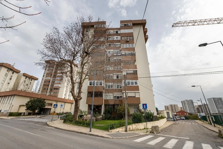 Apartamento T3 para Arrendamento em Lumiar Foto 5