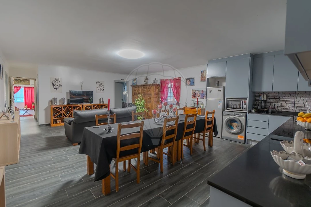 Armazém para Venda em Carvoeira e Carmões Foto 19