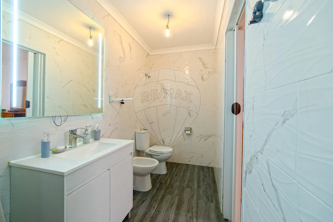 Armazém para Venda em Carvoeira e Carmões Foto 15