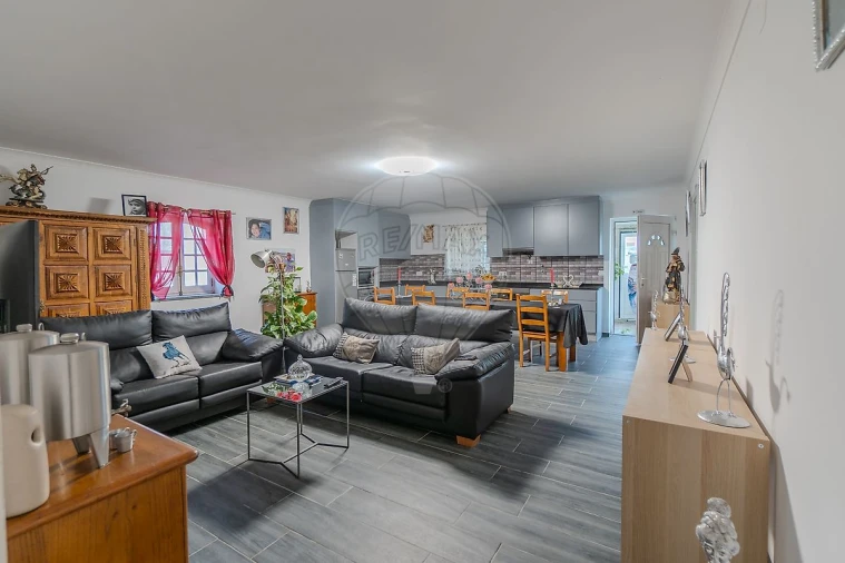 Armazém para Venda em Carvoeira e Carmões Foto 11