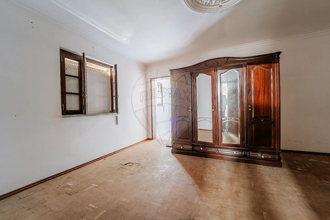 Moradia T4 para Venda em Dois Portos e Runa Foto 21