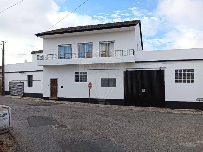 Moradia T3 para Venda em Vermelha