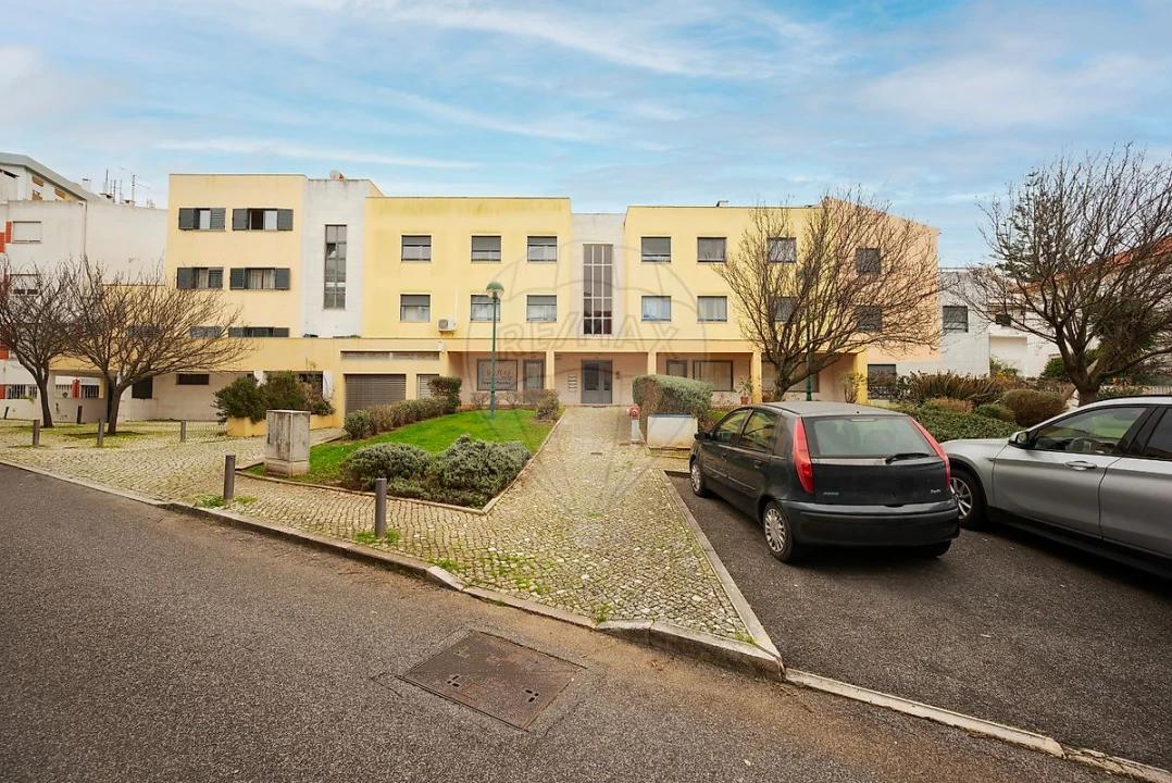 Apartamento T3 para Venda em Carnaxide e Queijas Foto 32