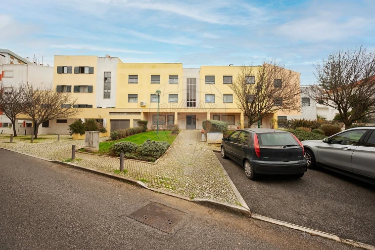 Apartamento T3 para Venda em Carnaxide e Queijas Foto 32