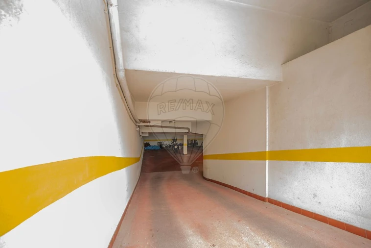 Apartamento T3 para Venda em Carnaxide e Queijas Foto 27