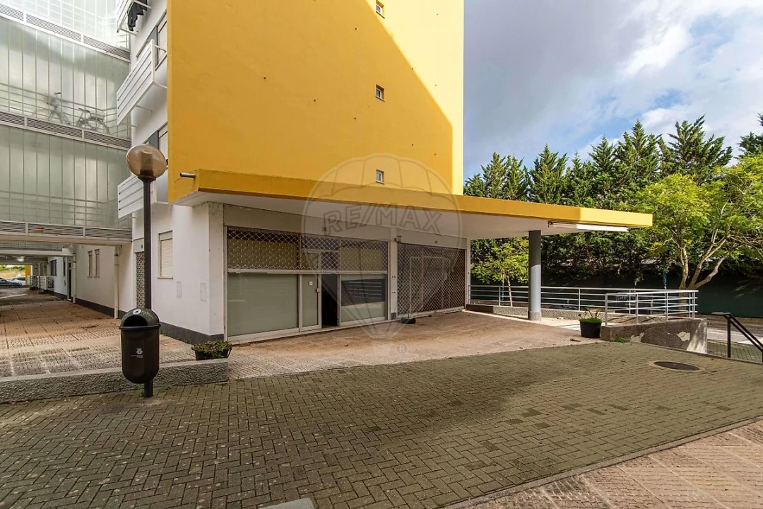 Loja para Venda em Porto Salvo Foto 2