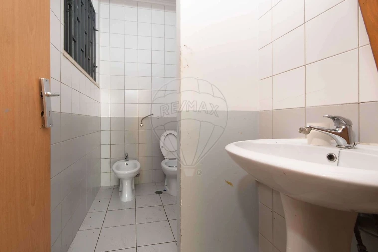 Loja para Venda em Porto Salvo Foto 3