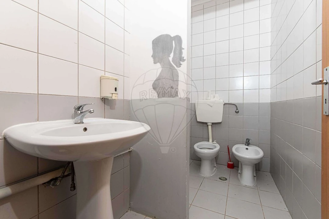 Loja para Venda em Porto Salvo Foto 17