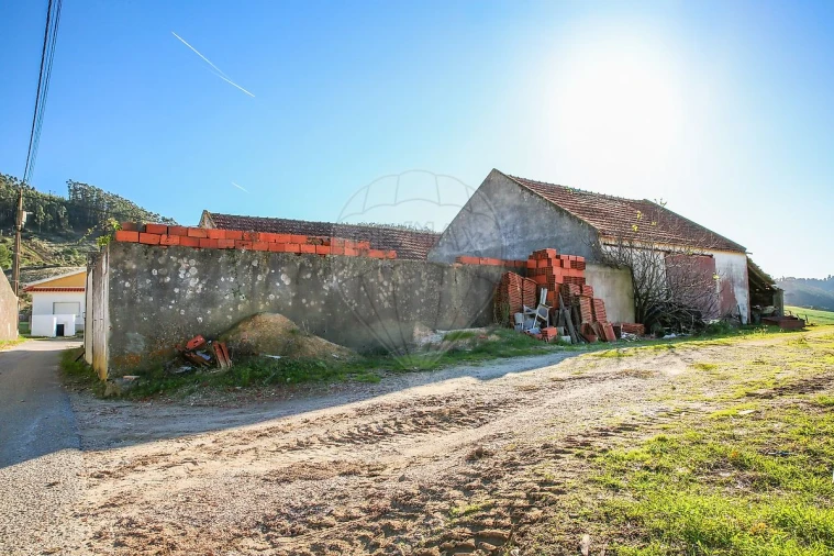 Moradia T3 para Venda em Vila Verde dos Francos Foto 3