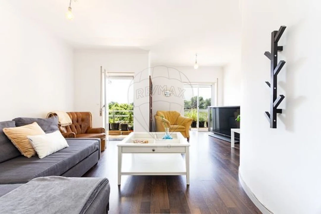 Apartamento T3 para Venda em Charneca de Caparica e Sobreda Foto 2