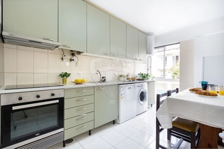 Apartamento T3 para Venda em Charneca de Caparica e Sobreda Foto 3