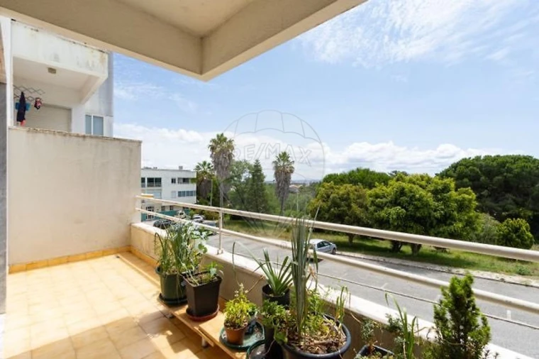 Apartamento T3 para Venda em Charneca de Caparica e Sobreda Foto 8