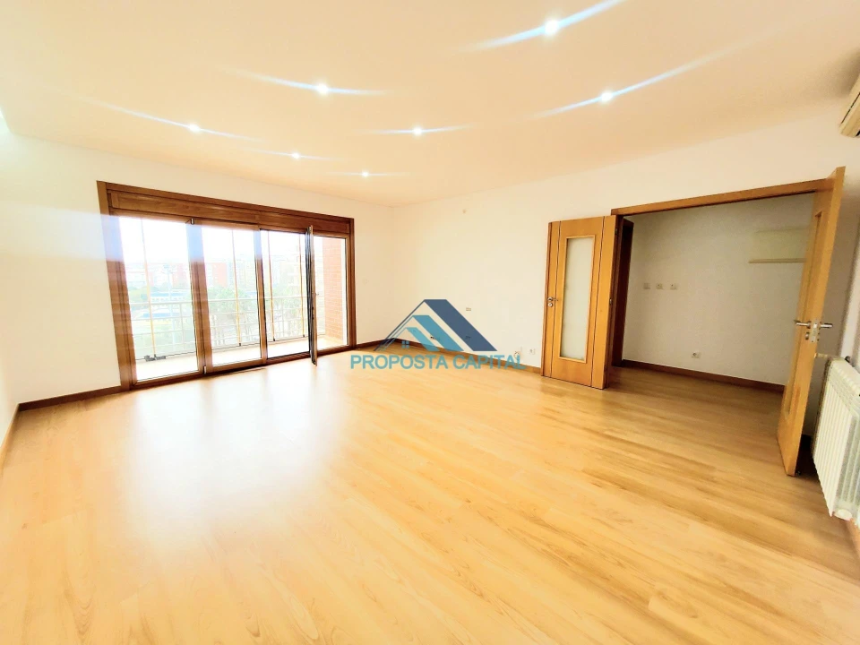 Apartamento T3 para Venda em Odivelas Foto 8
