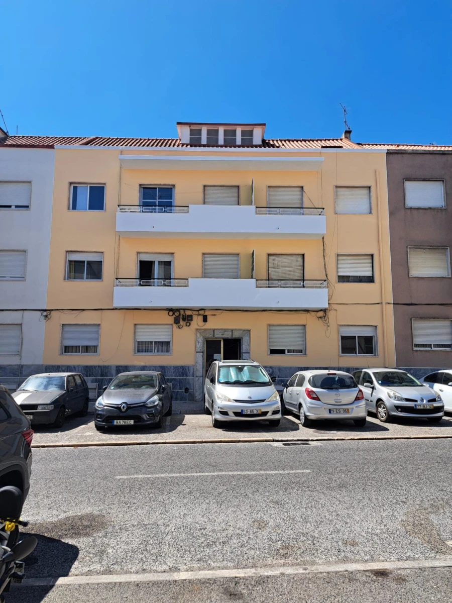 Apartamento T2 para Venda em Queluz e Belas Foto 1