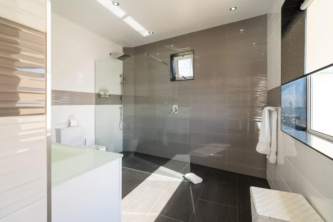 Moradia T3 para Venda em Caniço Foto 37