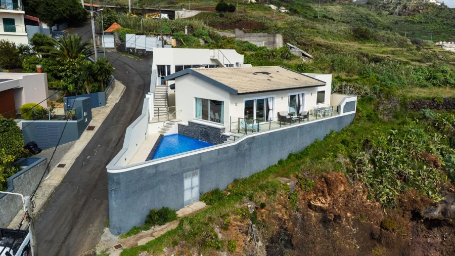 Moradia T3 para Venda em Caniço Foto 3