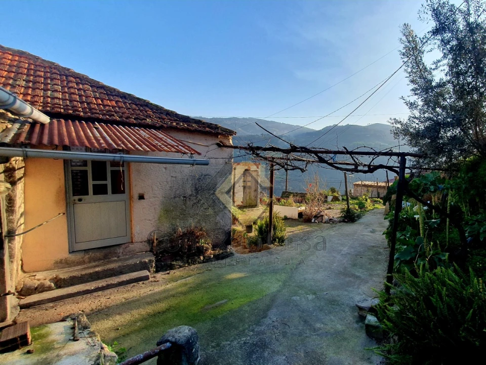 Moradia T2 para Venda em Frende Foto 1