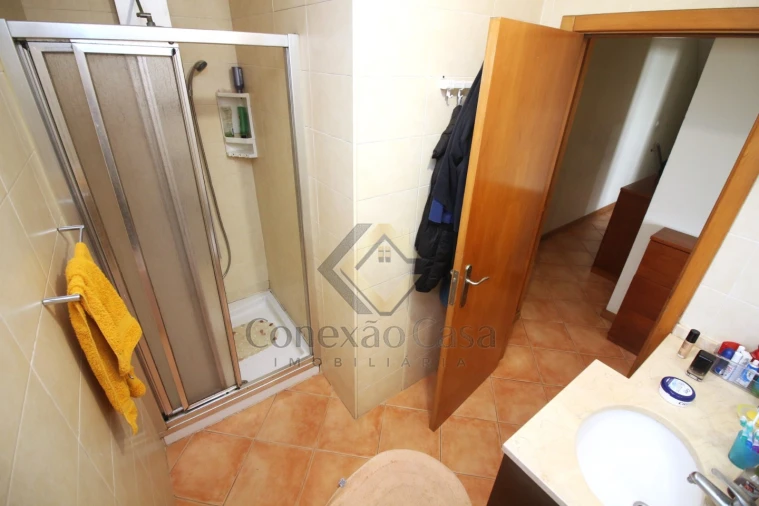 Moradia T3 para Venda em Espinho Foto 19