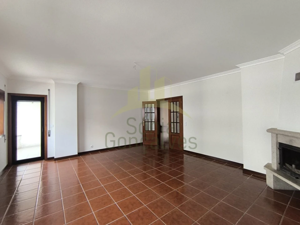 Apartamento T3 para Arrendamento em Darque Foto 3