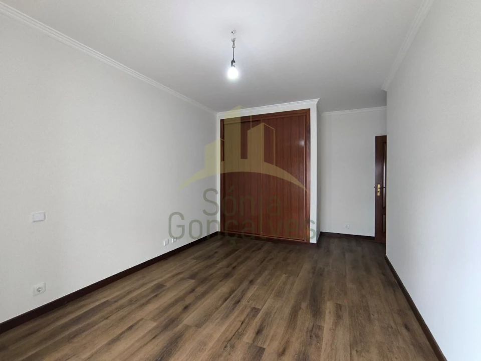 Apartamento T3 para Arrendamento em Darque Foto 9