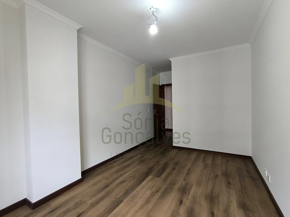 Apartamento T3 para Arrendamento em Darque Foto 12