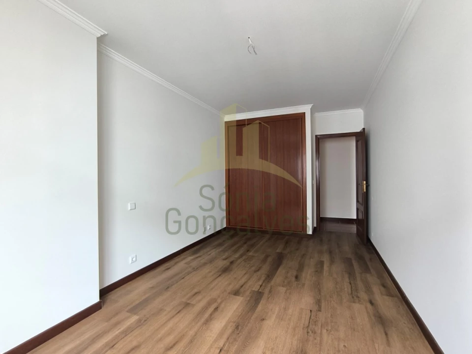 Apartamento T3 para Arrendamento em Darque Foto 14