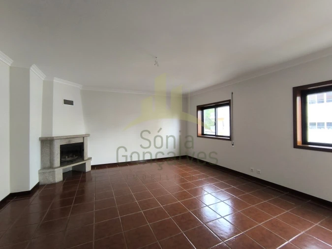 Apartamento T3 para Arrendamento em Darque Foto 4