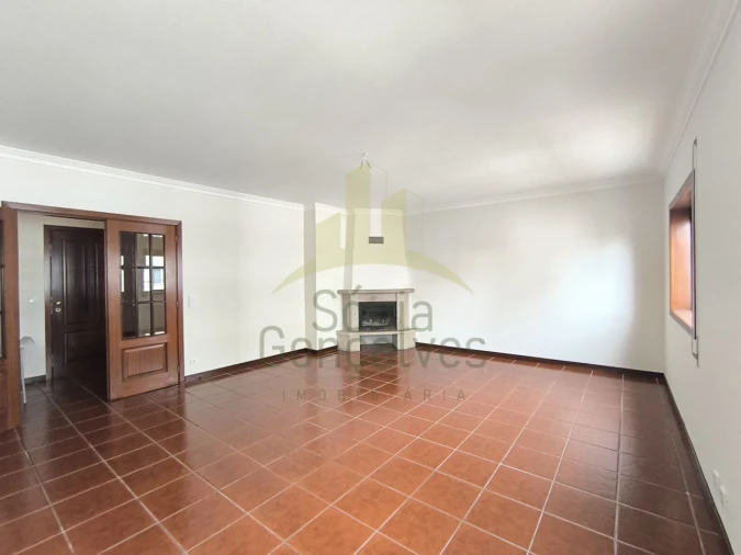 Apartamento T3 para Arrendamento em Darque Foto 1