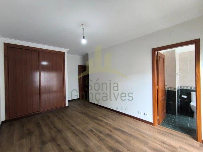 Apartamento T3 para Arrendamento em Darque Foto 8