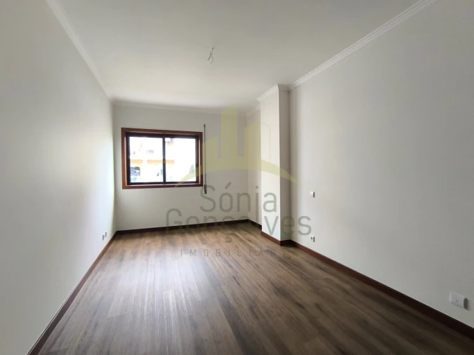 Apartamento T3 para Arrendamento em Darque Foto 13