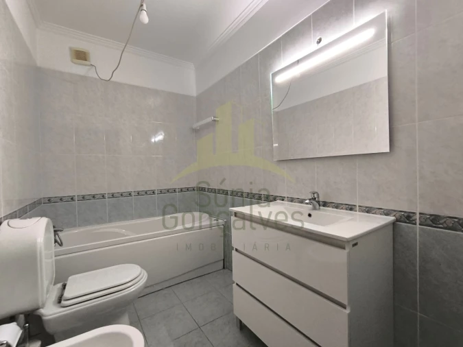 Apartamento T3 para Arrendamento em Darque Foto 15