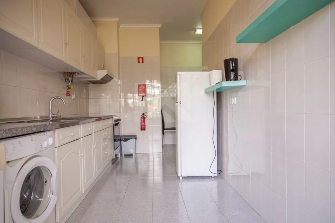 Apartamento T3 para Arrendamento em São Martinho Foto 9