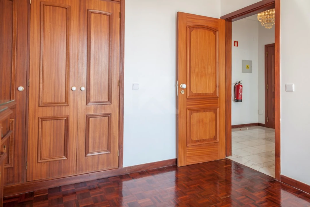 Apartamento T3 para Arrendamento em São Martinho Foto 12